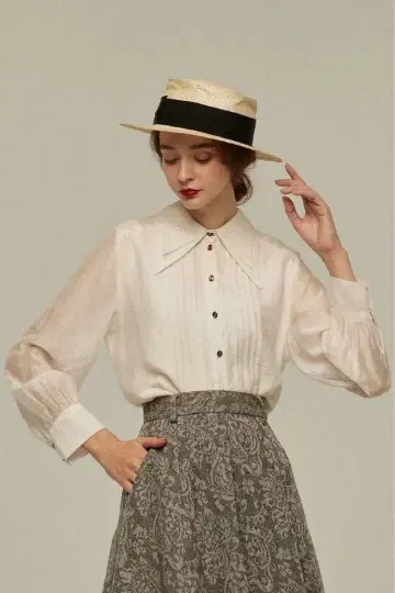 Tnewties 엘리베이터를 오래 기다리는 핀턱 블라우스 WHITE