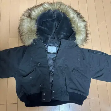 퍼 달린 크롭 자켓