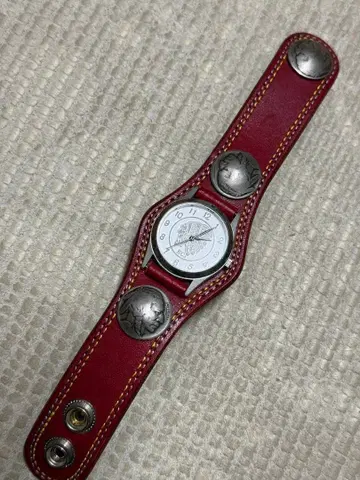 새상품급 미사용 케이시즈 빨간색 가죽 콤비 스티치 시계 KC's