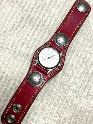 새상품급 미사용 케이시즈 빨간색 가죽 콤비 스티치 시계 KC's