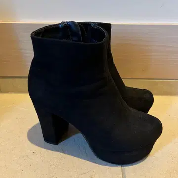 블랙 스웨이드풍 하이힐 부츠