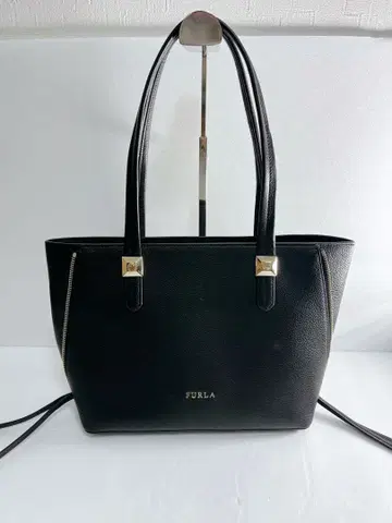 새상품급 FURLA 훌라 토트백 블랙 가죽 A4 가능