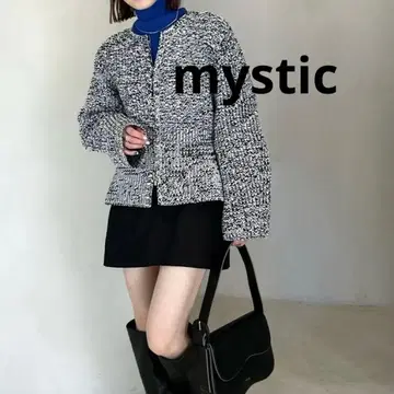 미스틱 멜란지 페플럼 가디건 블랙 화이트 새상품급