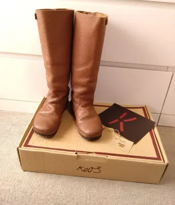 KOOS 롱 부츠 카멜 브라운