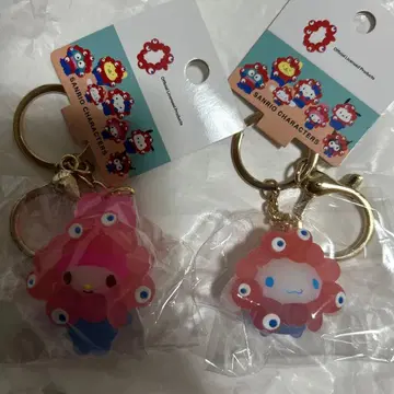 미야쿠미야쿠 변신 산리오 캐릭터즈 아크릴 키링 2개 세트