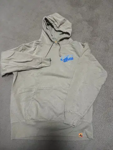 베이지 후드 부착 후드티 로고 자수