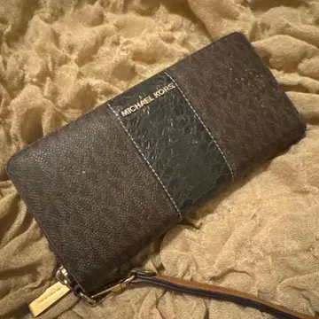 MICHAEL KORS 다크 브라운 장지갑 스트랩 포함 마이클코어스