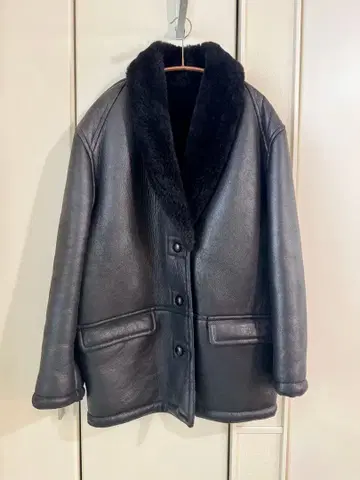 리얼 무스탕 코트 구제 의류 블랙