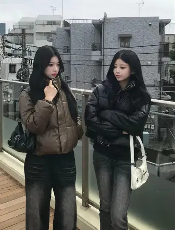 emmy 레더 터치 패디드 숏 블루종