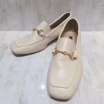 새상품급 EVOL 22.5cm