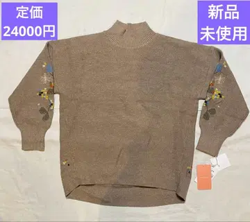 미사용 새상품 자수 베이지 하이넥 스웨터 undici nove