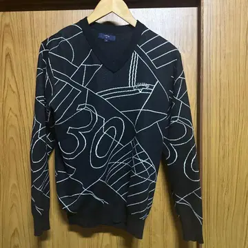 기하학 패턴 V넥 니트 스웨터 블랙