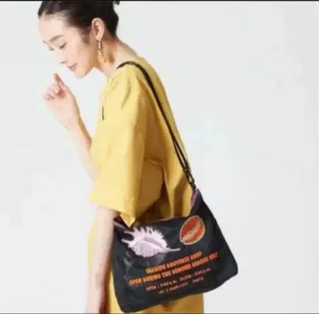 메쉬 자수 파우치 시어터 프로덕츠 숄더백