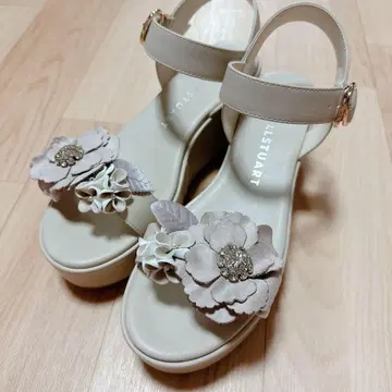 질스튜어트 샌들 꽃