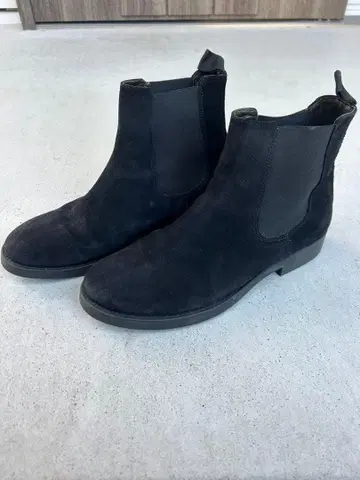 BOEMOS 보에모스 블랙 스웨이드 첼시 부츠 유나이티드 애로우즈