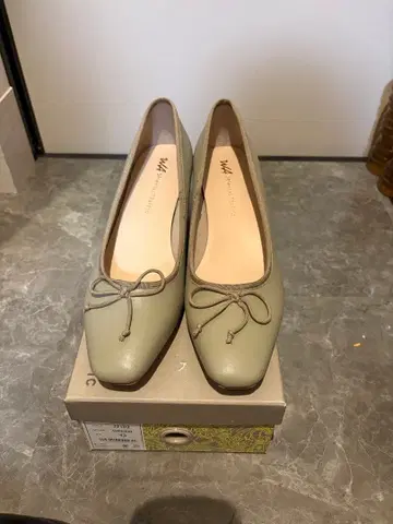 그레이 리본 포함 중간 힐 펌프스 7