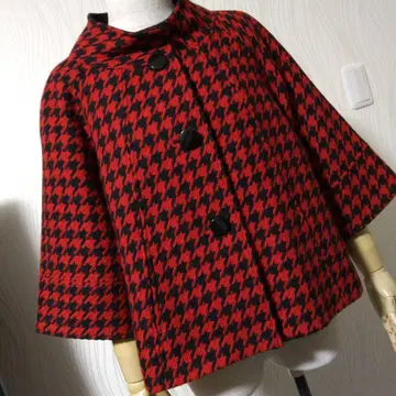 [ 미사용 새상품 ] 빨간색과 블랙의 하운드 투스 패턴 케이프 코트
