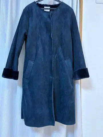 SENSE OF PLACE 네이비 무스탕 코트