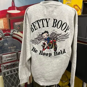 베티  부프 트레이닝복 자수