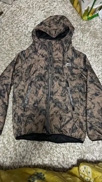 Fresh Out 카모플라쥬 다운 자켓