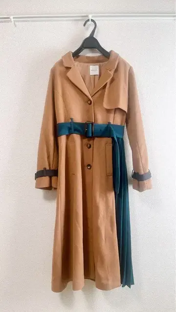 REDYAZEL 벨트 포함 롱 코트 플리츠 베이지 UNIQLO