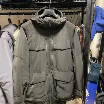 UNIQLO 화이트 마운티니어링 다운 자켓