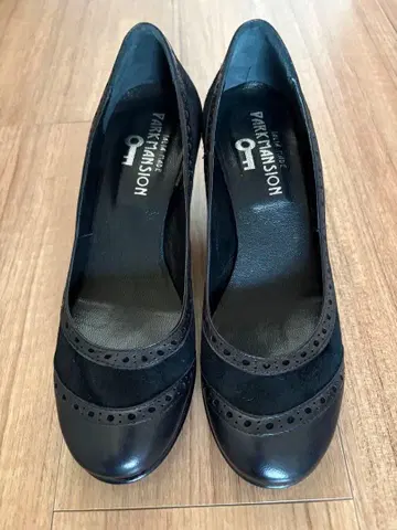 이탈리아 메이드 파크 맨션 블랙 스웨이드 펌프스