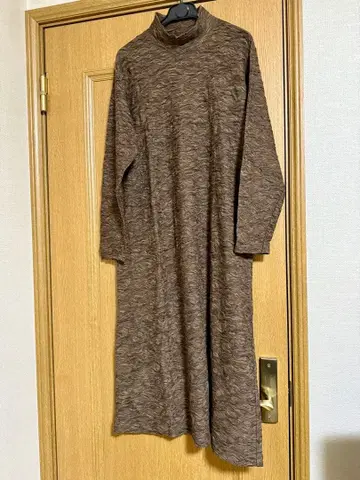 요건 레일 브라운 계열 니트 롱 원피스