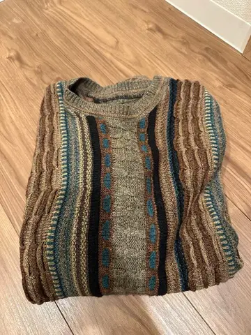 스트라이프 디자인 니트 스웨터