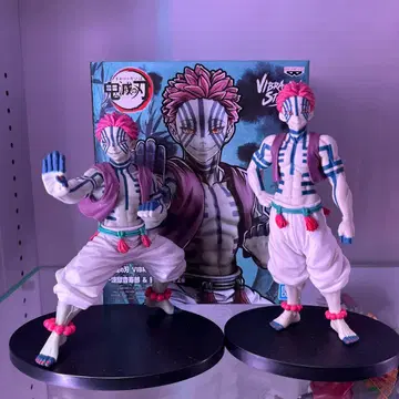 아카자 피규어 2종 세트