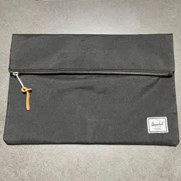 Herschel 블랙 클러치백 A4 사이즈