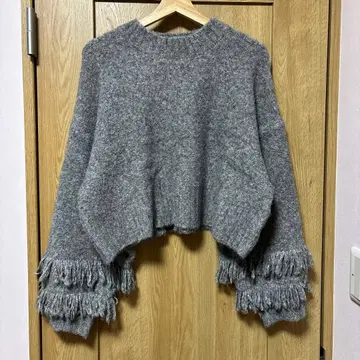 새상품급 LEPSIM 소매 프린지 모치모치 그레이 크롭 니트