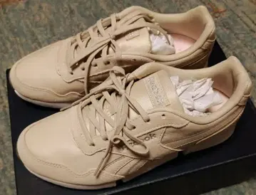 Reebok 베이지 가죽 스니커즈(Dailyfit DMX LTHR)