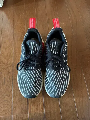 NMD_R1 스니커즈 블랙/화이트/레드