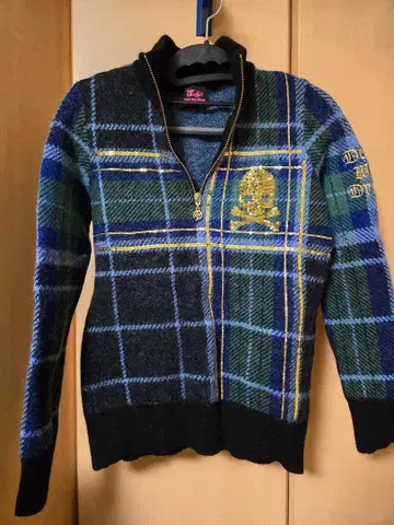 Dance With Dragon 타탄 체크 스웨터