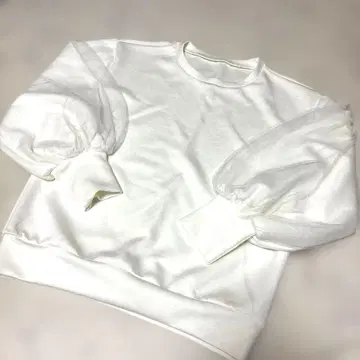 화이트 퍼프 슬리브 튤 풀오버