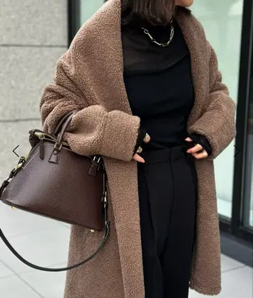 엠마 테일러 본딩 보아 코트 모카