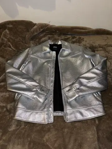 ZARA 실버 가죽 자켓