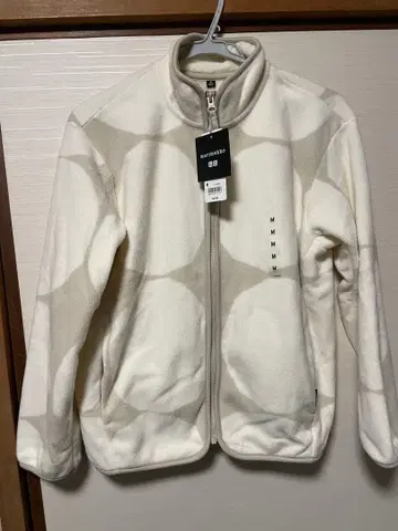 유니클로 마리메코 콜라보 화이트 플리스 자켓 M 사이즈