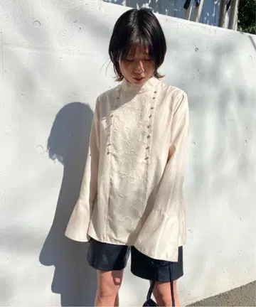 AMERI 2WAY BUTTON BLOUSE 아이보리