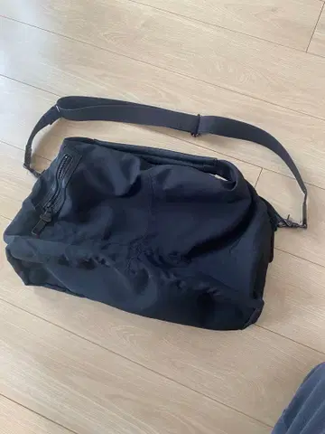 버틀러 베르너 세일즈 숄더백 STUDIOUS