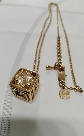 grosse 그로세 꽃과 하트의 모티브 목걸이