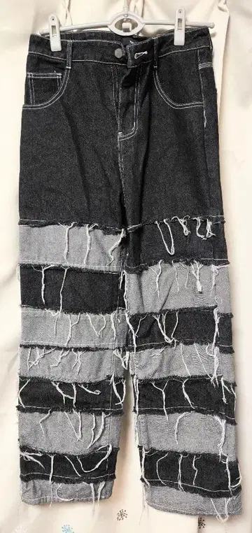 NOVESELL 노베셀 보더라인 데미지 가공 와이드 데님 팬츠