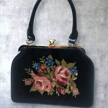 안아더 안제 핸드백 장미 자수 가마구치 백