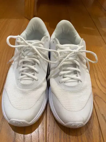 FILA 화이트 스니커즈