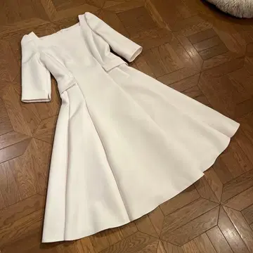 CELFORD 아이보리 플레어 드레스 오분 소매