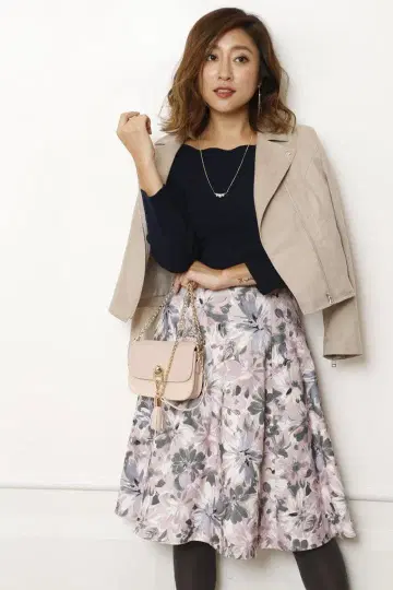 택 포함 새상품 저스길리티 플레어 스커트 꽃무늬 무릎 기장 핑크 계열 S