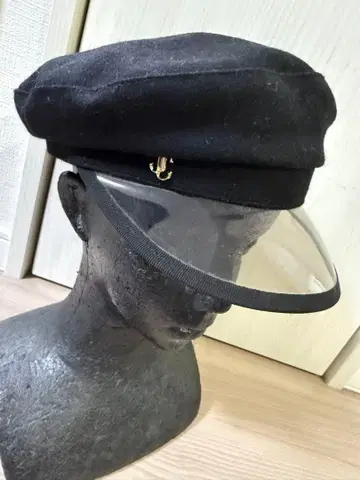 JIMMY CHOO 블랙 헌팅 캡