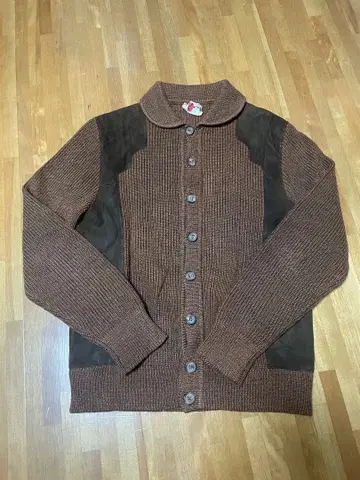 브라운 니트 가디건 버튼 포함
