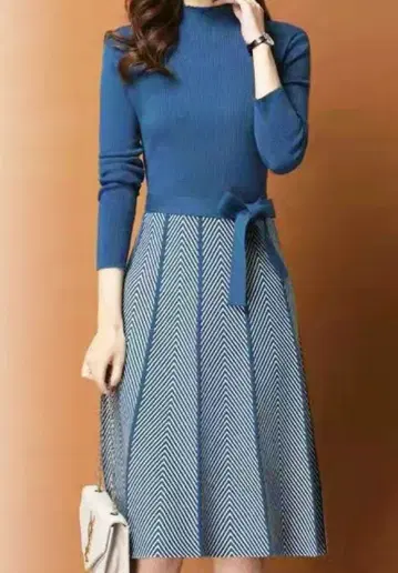 리본 포함 파랑 니트 원피스